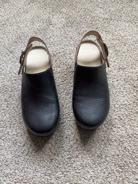 Dansko Merrin Black Waxy Milled Mule 37